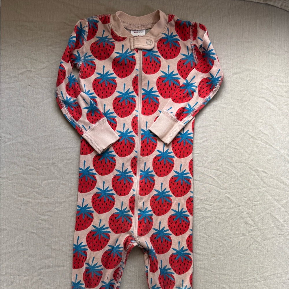 Hanna Anderson Strawberry Zip Sleeper - Size 2T (85cm)